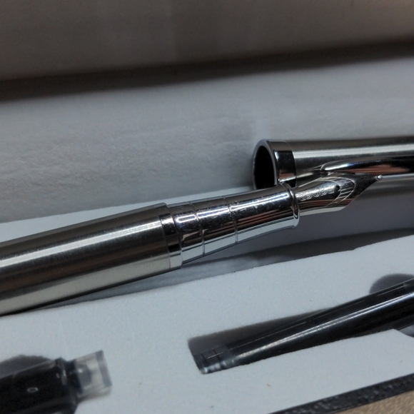 Fountain pen - Picture 2 of 2